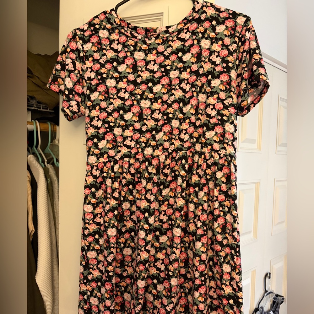 Rue21 Black Floral Short Sleeve Dress with Pink & Cream Flowers